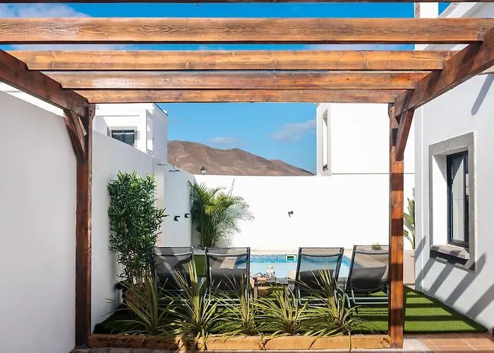 Palmera Jacuzzi Villa *